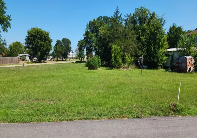 image of 0 Sycamore, Hearne, TX 77859 | MLS# 91617905