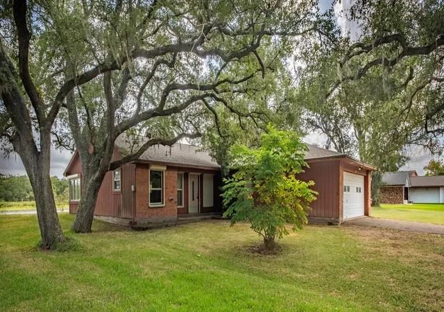 Photo 1 of Single family home for sale at 4611 Rio Dr, Brazoria, TX 77422 | MLS# 51822322 | Listing updated on 2026-09-13
