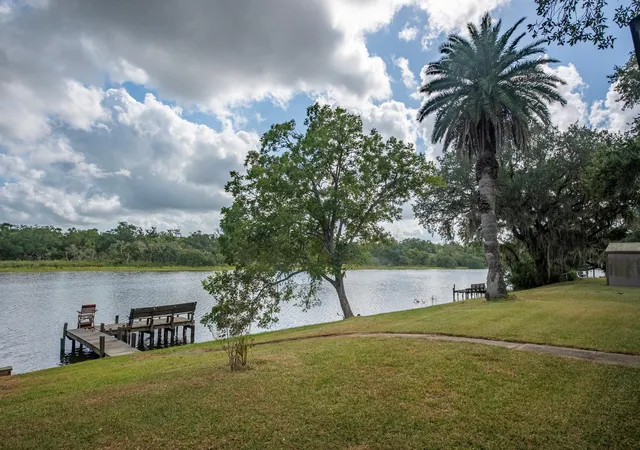 Photo 3 of Single family home for sale at 4611 Rio Dr, Brazoria, TX 77422 | MLS# 51822322 | Listing updated on 2026-09-13
