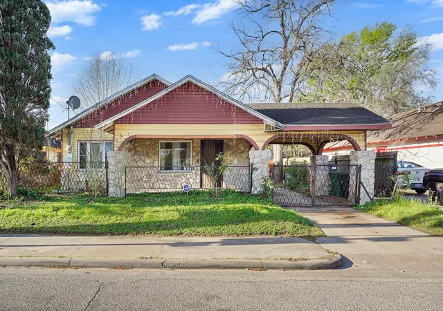 1st image of 7018 Canal St, Houston, TX 77011 | MLS# 69136508