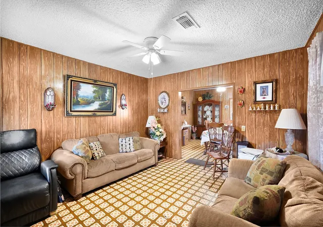 3rd image of 7018 Canal St, Houston, TX 77011 | MLS# 69136508