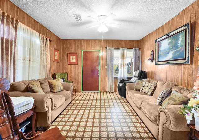 4th image of 7018 Canal St, Houston, TX 77011 | MLS# 69136508