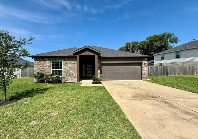 Homes for sale in West Columbia, TX | 307 Twin Lakes Blvd West, West Columbia, TX 77486 | MLS# 37507339