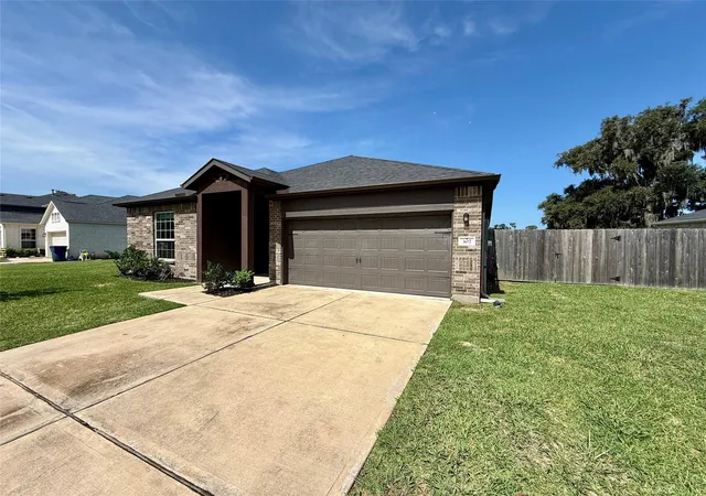 Homes for sale in West Columbia, TX | 307 Twin Lakes Blvd West, West Columbia, TX 77486 | MLS# 37507339