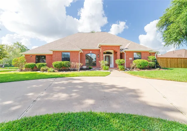 1st image of 203 Canyon Oak Dr, Lake Jackson, TX 77566 | MLS# 31792131
