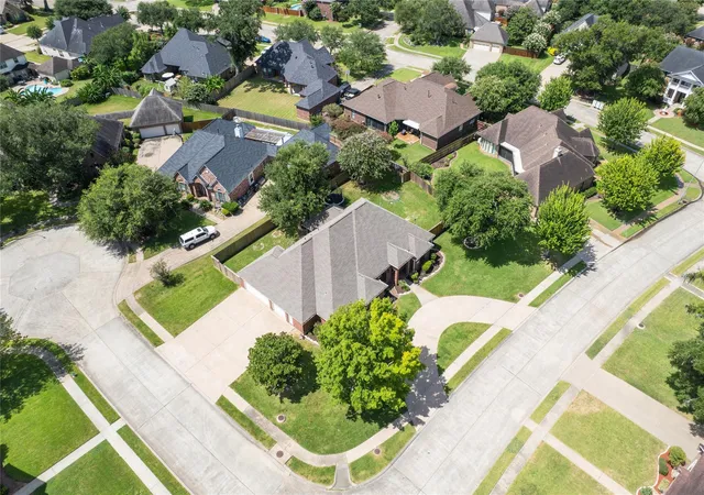 Photo 4 of Single family home for sale at 203 Cyn Oak Dr, Lake Jackson, TX 77566 | MLS# 31792131 | Listing updated on 2026-08-21
