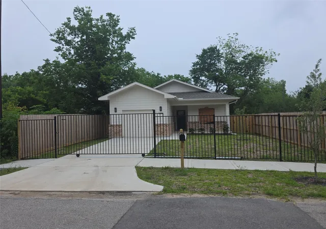 1st image of 3202 Mcilhenny St, Houston, TX 77004 | MLS# 40458117
