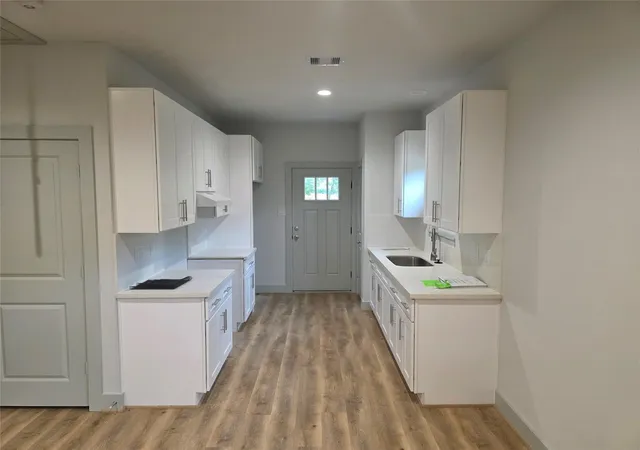 3rd image of 3202 Mcilhenny St, Houston, TX 77004 | MLS# 40458117