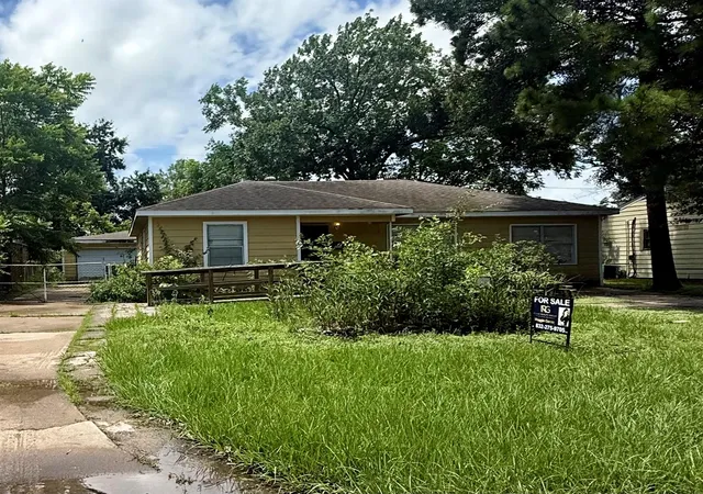 2nd image of 5522 Woodlark St, Houston, TX 77017 | MLS# 10115836