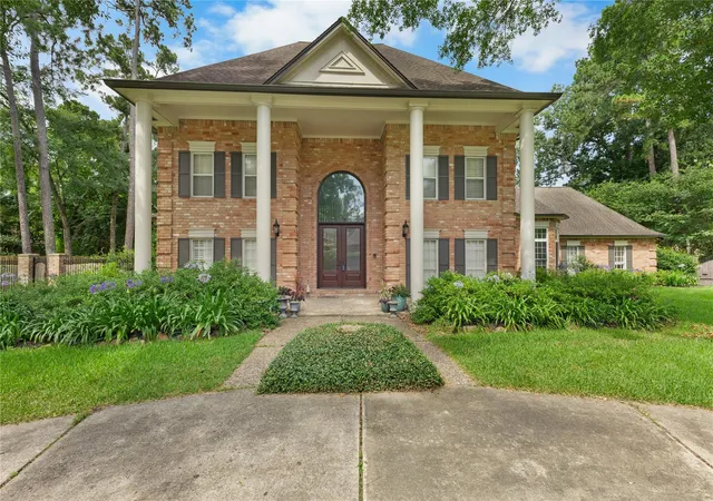 Photo 2 of Single family home for sale at 5611 Garden Point Dr, Kingwood, TX 77345 | MLS# 97510015 | Listing updated on 2026-09-08