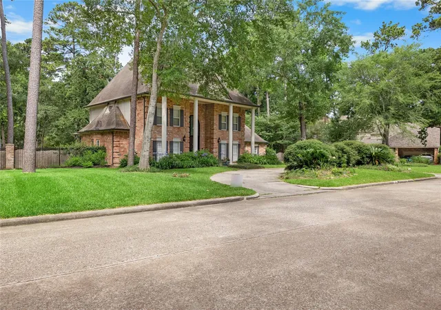 Photo 3 of Single family home for sale at 5611 Garden Point Dr, Kingwood, TX 77345 | MLS# 97510015 | Listing updated on 2026-09-08