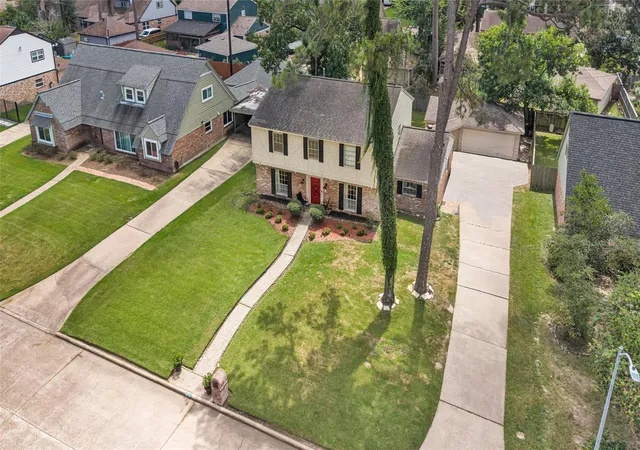 Photo 3 of Sale Pending at 1619 Wagon Gap Trl, Houston, TX 77090 | MLS# 35783074 | Listing updated on 2026-09-18
