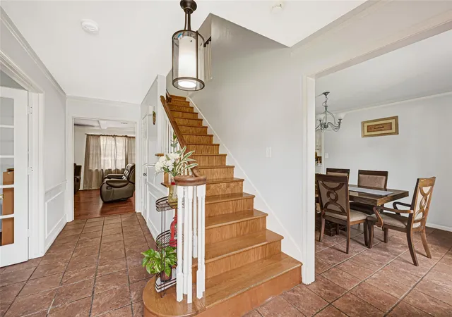 Photo 3 of Sale Pending at 1619 Wagon Gap Trl, Houston, TX 77090 | MLS# 35783074 | Listing updated on 2026-09-18