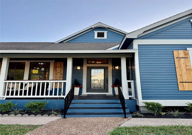 3rd image of 2109 Gentry St, Houston, TX 77009 | MLS# 44329611