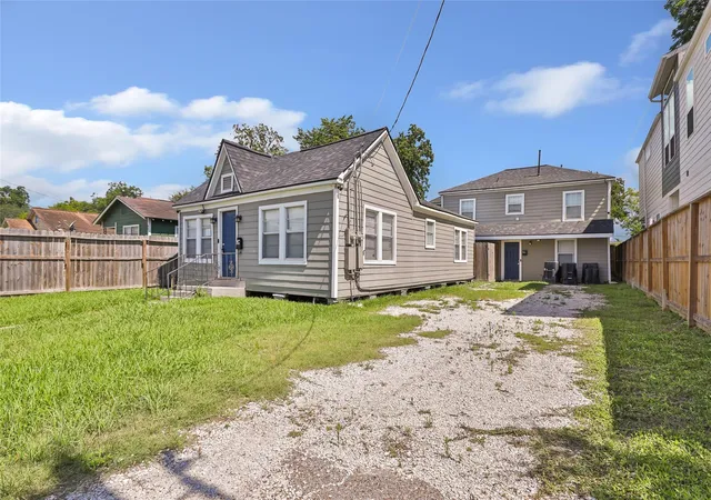 Photo 3 of Multi family home for sale at 5411 Arapahoe St, Houston, TX 77020 | MLS# 37747204 | Listing updated on 2026-09-22