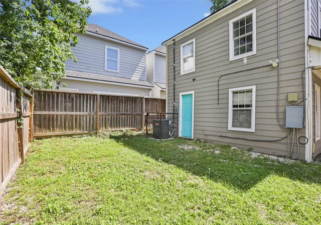 Photo 3 of Multi family home for sale at 5411 Arapahoe St, Houston, TX 77020 | MLS# 37747204 | Listing updated on 2026-09-22