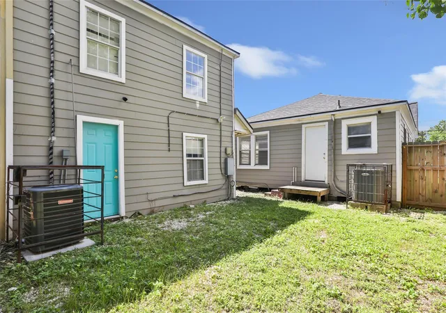 Photo 4 of Multi family home for sale at 5411 Arapahoe St, Houston, TX 77020 | MLS# 37747204 | Listing updated on 2026-09-22