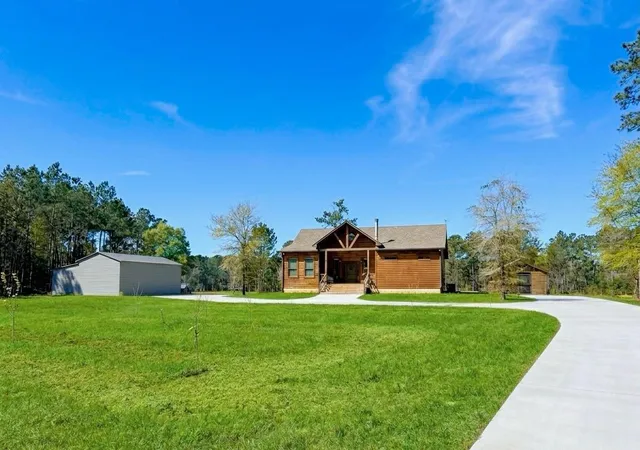 Photo 3 of Single family home for sale at 214 Hunters Hl Rd, Oakhurst, TX 77359 | MLS# 17923405 | Listing updated on 2026-08-20