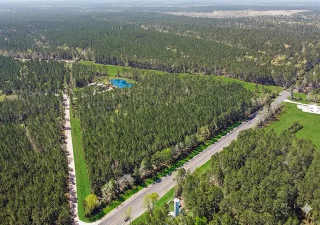 Photo 3 of Single family home for sale at 214 Hunters Hl Rd, Oakhurst, TX 77359 | MLS# 17923405 | Listing updated on 2026-08-20