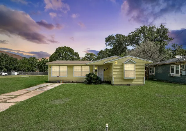 1st image of 1909 Brooks Ave, Rosenberg, TX 77471 | MLS# 14134577