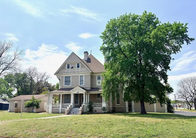 Photo 1 of Sale Pending at 402 Cedar St, Hearne, TX 77859 | MLS# 24006896 | Listing updated on 2026-09-22