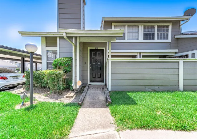 Photo 3 of Townhouse for sale at 12213 Sandpiper Dr #122, Houston, TX 77035 | MLS# 44490002 | Listing updated on 2026-09-21