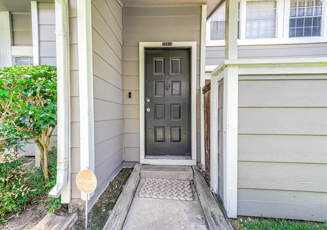 Photo 3 of Townhouse for sale at 12213 Sandpiper Dr #122, Houston, TX 77035 | MLS# 44490002 | Listing updated on 2026-09-21