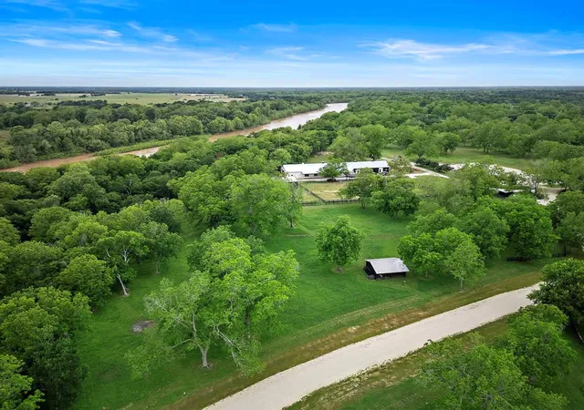 2nd image of 32919 Southern Manors Dr, Fulshear, TX 77441 | MLS# 90912622