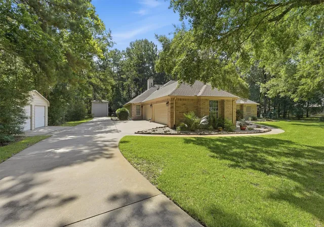 Photo 3 of Sale Pending at 29910 Cmns Superior Dr, Huffman, TX 77336 | MLS# 16411822 | Listing updated on 2026-09-18