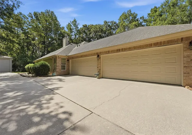 Photo 4 of Sale Pending at 29910 Cmns Superior Dr, Huffman, TX 77336 | MLS# 16411822 | Listing updated on 2026-09-18