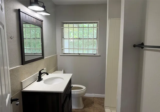 Photo 3 of Sale Pending at 5535 Elmlawn Dr, Houston, TX 77033 | MLS# 16136006 | Listing updated on 2026-09-12