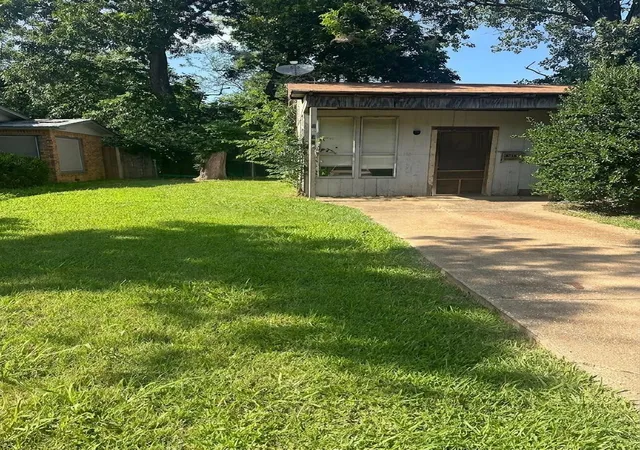 Homes for sale in Denison, TX | 1605 W Johnson St, Denison, TX 75020 | MLS# 40833535