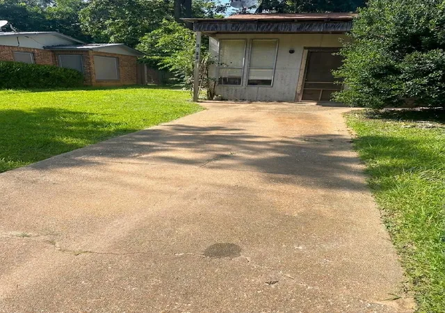 3rd image of 1605 W Johnson St, Denison, TX 75020 | MLS# 40833535