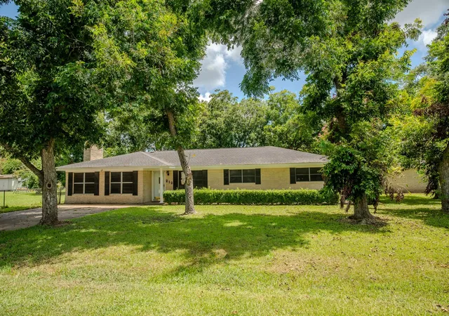 Photo 2 of Single family home for sale at 212 Avenue B, Brazoria, TX 77422 | MLS# 77967396 | Listing updated on 2026-08-21