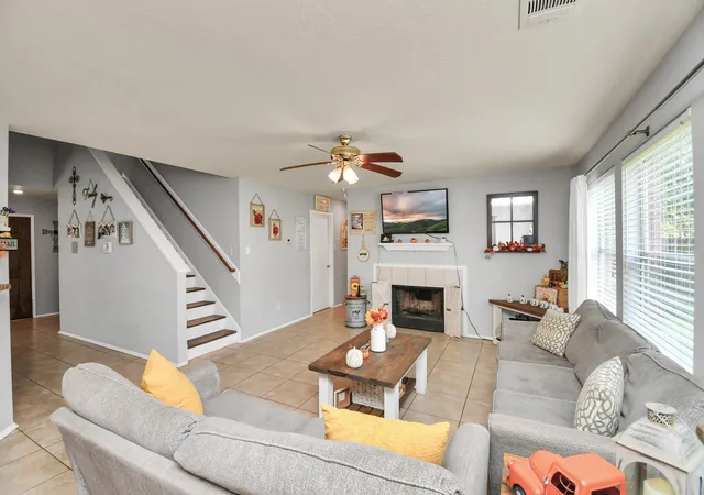 Photo 3 of Single family home for sale at 803 N Vista Dr, Houston, TX 77073 | MLS# 10380592 | Listing updated on 2026-08-24