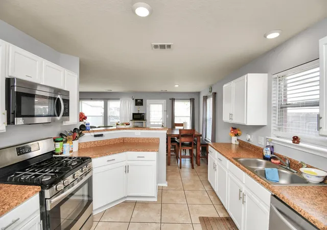 Photo 3 of Single family home for sale at 803 N Vista Dr, Houston, TX 77073 | MLS# 10380592 | Listing updated on 2026-08-24