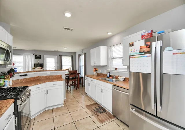 Photo 4 of Single family home for sale at 803 N Vista Dr, Houston, TX 77073 | MLS# 10380592 | Listing updated on 2026-08-24