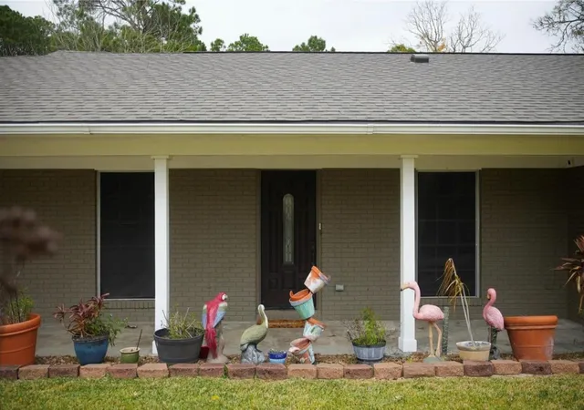 3rd image of 2117 Pecan St, Dickinson, TX 77539 | MLS# 70403035