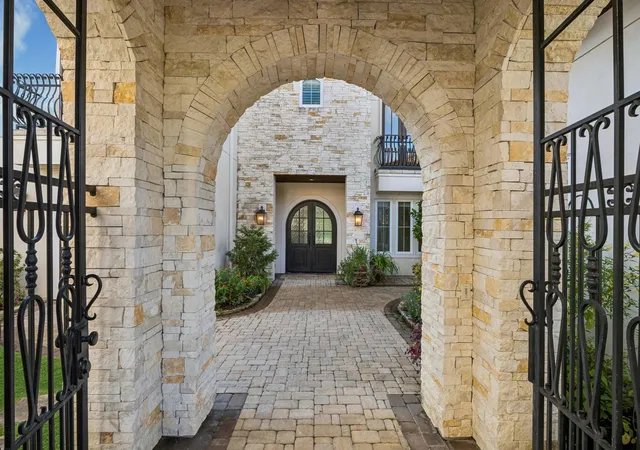 Photo 2 of Single family home for sale at 507 Constellation Blvd, League City, TX 77573 | MLS# 10823689 | Listing updated on 2026-04-29
