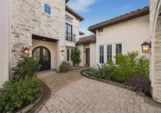 Photo 3 of Single family home for sale at 507 Constellation Blvd, League City, TX 77573 | MLS# 10823689 | Listing updated on 2026-04-29
