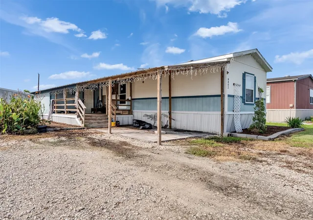 Homes for sale in Alvin, TX | 8802 Los Robles Ave, Alvin, TX 77511 | MLS# 10250900