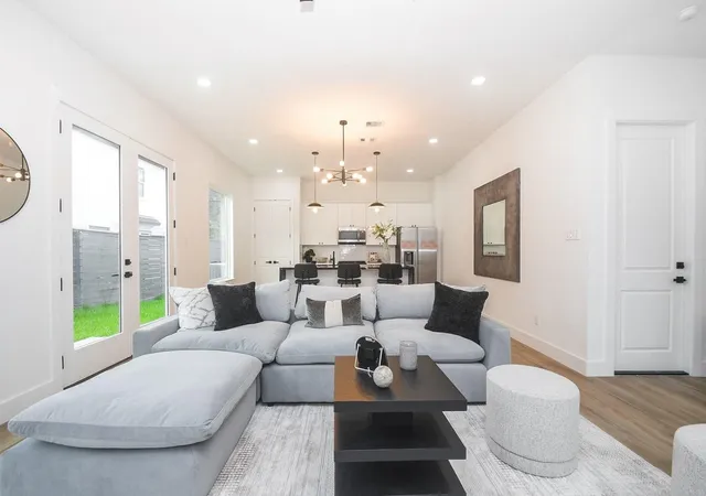 2nd image of 6533 Sealey St, Houston, TX 77091 | MLS# 56641537