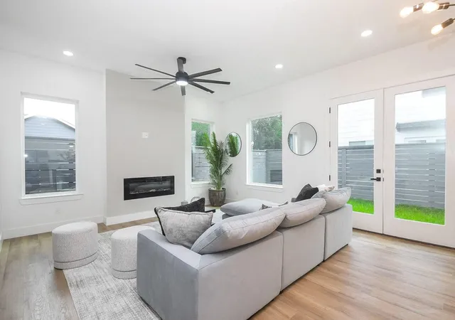 3rd image of 6533 Sealey St, Houston, TX 77091 | MLS# 56641537