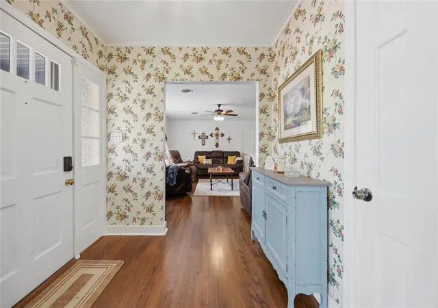 3rd image of 407 W Alamo St, Brenham, TX 77833 | MLS# 92963520