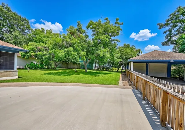 40th image of 407 W Alamo St, Brenham, TX 77833 | MLS# 92963520
