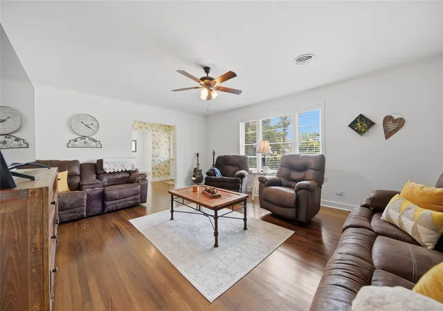 5th image of 407 W Alamo St, Brenham, TX 77833 | MLS# 92963520