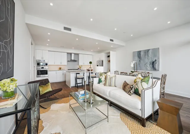 2nd image of 2323 W Main St #303, Houston, TX 77098 | MLS# 67346394