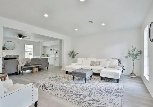 Photo 3 of Sale Pending at 1526 Big Horn Dr, Houston, TX 77090 | MLS# 98125887 | Listing updated on 2026-09-20