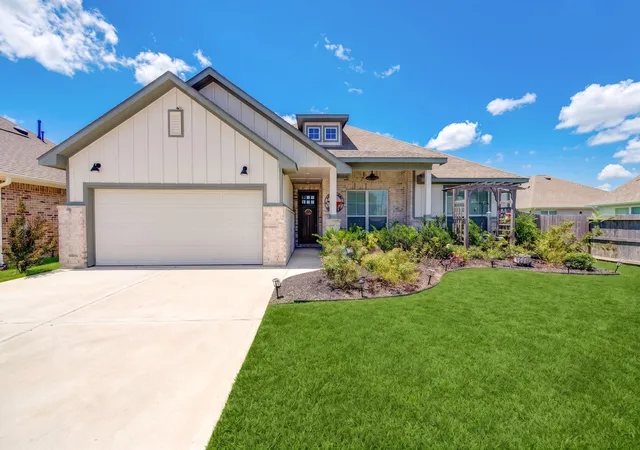 Photo 2 of Single family home for sale at 519 Still Water Ridge Ln, Sealy, TX 77474 | MLS# 63999241 | Listing updated on 2026-09-18