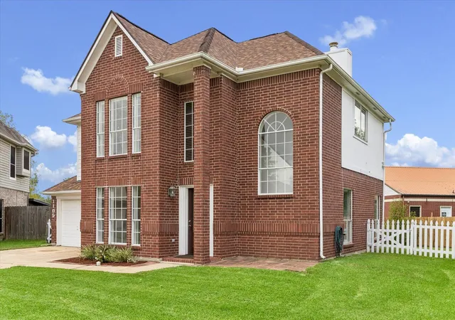 Photo 2 of Sale Pending at 1105 Camelot Ln, Pearland, TX 77581 | MLS# 4102092 | Listing updated on 2026-09-21
